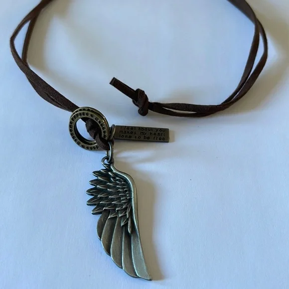 Metal Alloy Wing Pendant - Picture 3 of 4
